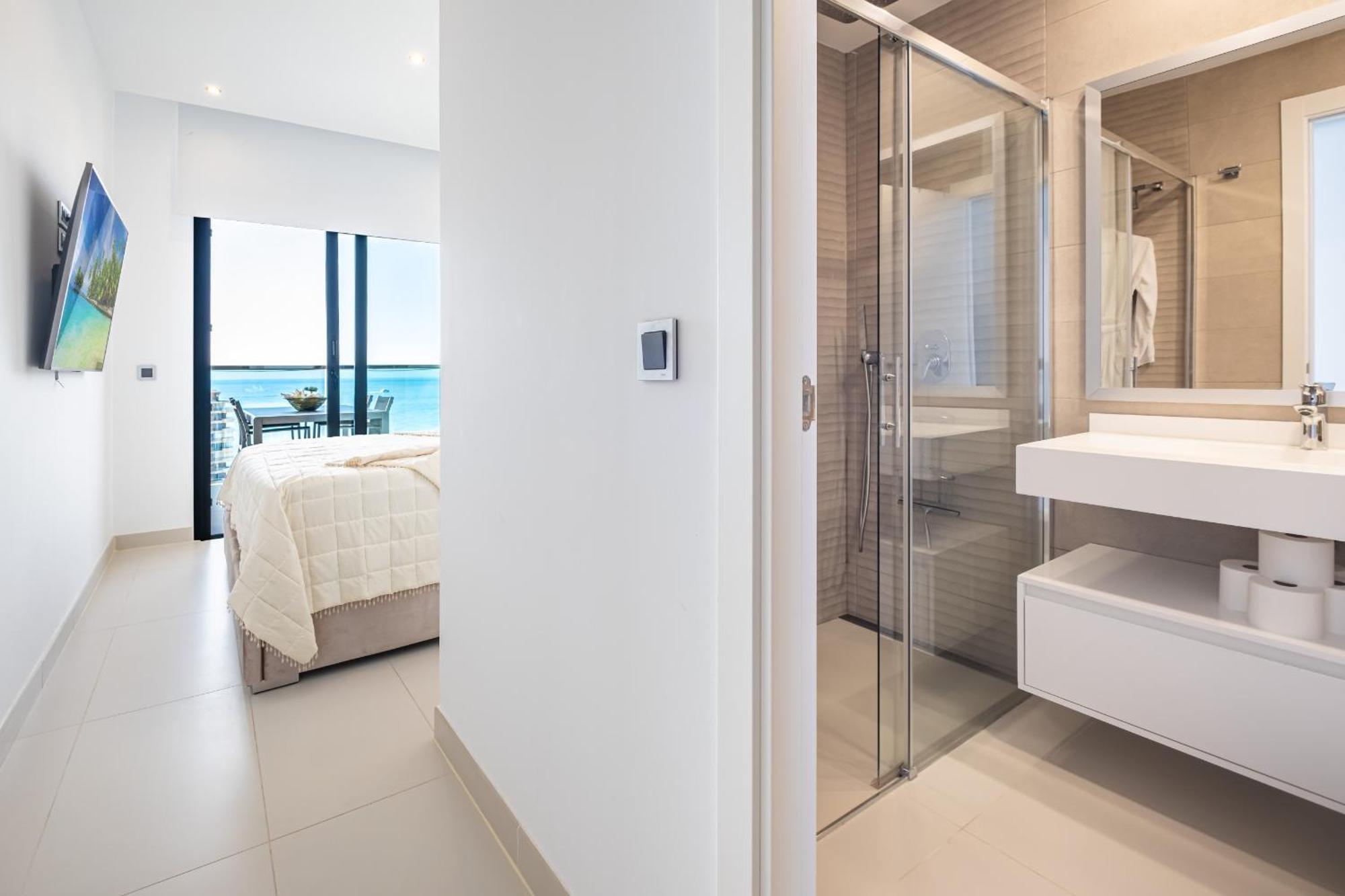 Sunset Drive 9-18 Poniente Apartment *